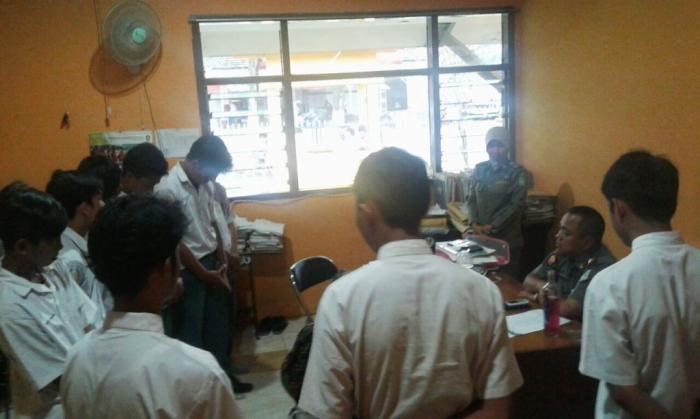 Berseragam, 12 Pelajar SMK Terjaring Razia Satpol PP Saat Pesta Miras