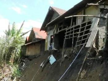 Empat Belas Rumah Warga Terancam Longsor Susulan