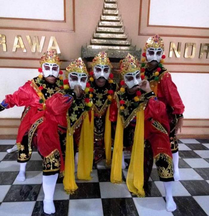 Tari Topeng Kaliwungu Meriahkan HUT Persit ke-70 di Kodam V Brawijaya Surabaya