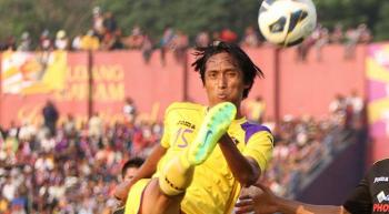 Bravoo..!!! Slamet Sampurno Pemain Asal Lumajang Antarkan Persinga Ngawi ke Final Piala Kemerdekaan
