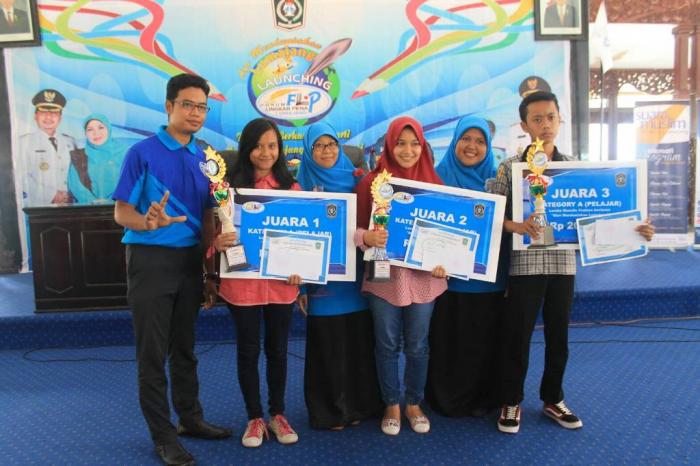2 Siswa Smagrisa Jadi Yang Terbaik di Lomba Menulis FLP