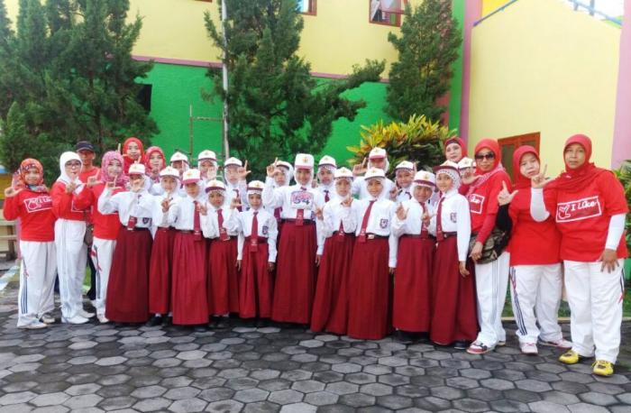 SDN Krasak 02 Kombinasikan Nuansa Kemerdekaan Merah Putih Dengan Salam I Like Lumajang