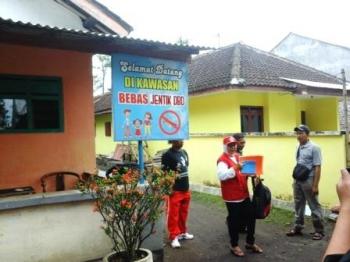 Aktif Siskamling DBD, Desa Kutorenon Bebas Demam Bedarah