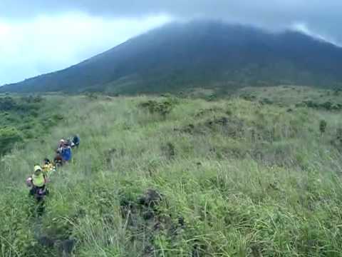Anak-anak Korban Lapindo Ikut Hijaukan Gunung Lemongan