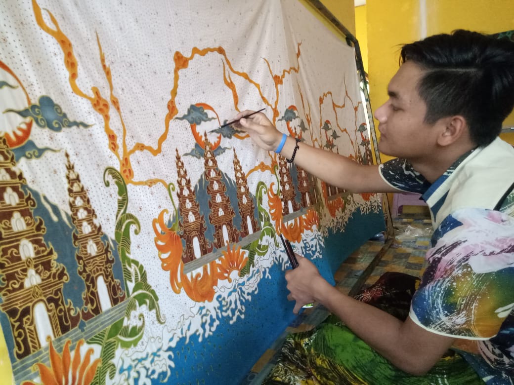 Pengerajin Batik Ismoyo Lumajang Raup Untung Puluhan Juta