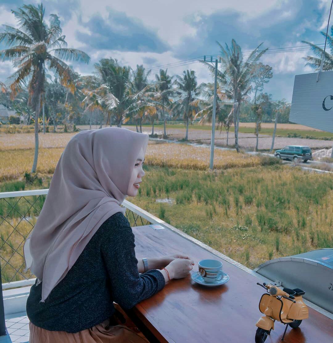 Sejuknya Bersantai di Cafe Tepi Sawah Kota Lumajang