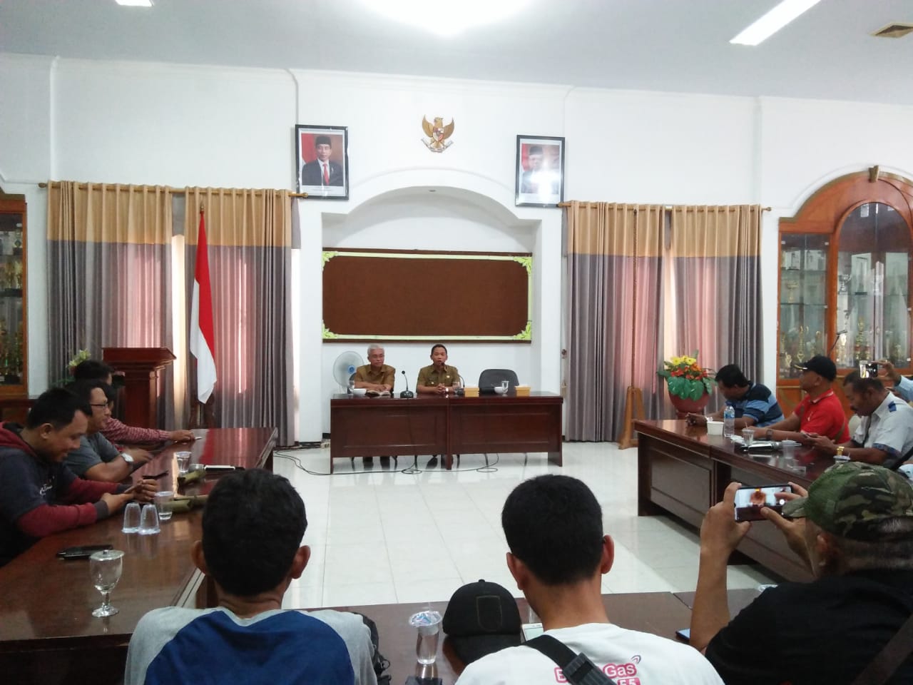 Cak Thoriq saat jumpa pers di Gedung PKK Lumajang