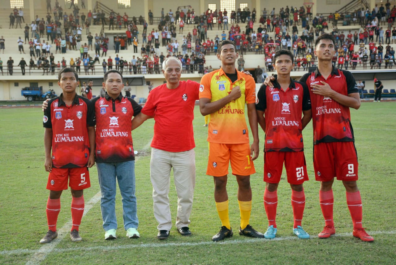 Cak Thoriq Nyanyi Anthem Bareng Pemain Semeru FC Lumajang