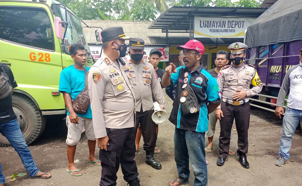 Sopir Truk ODOL Mogok Kerja Ditemui Kapolres Lumajang