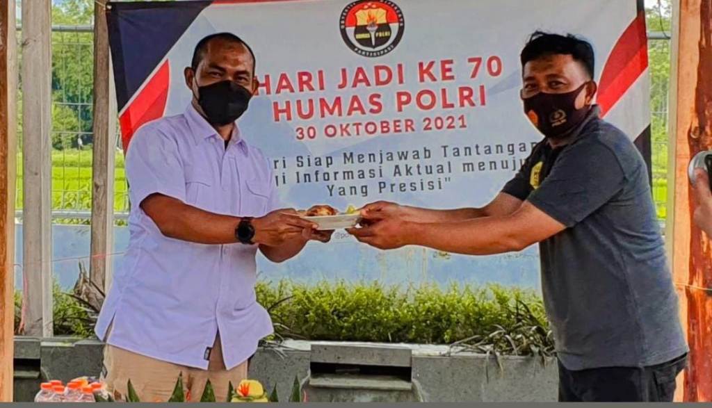 HUT Humas Polri 70, Polres Lumajang Tumpengan Bareng Wartawan Lumajang