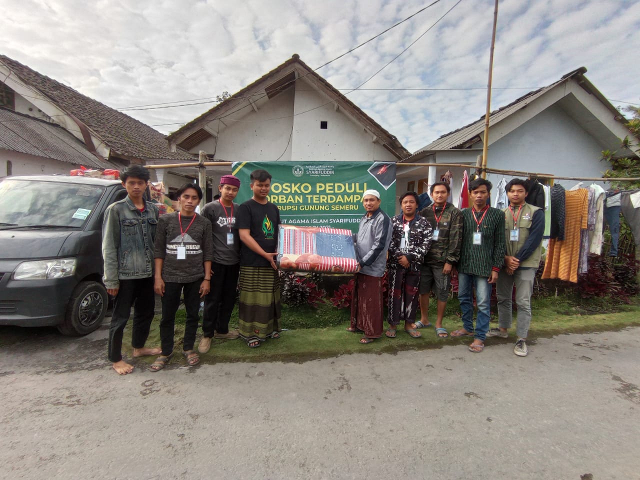 Tim Peduli Musibah Semeru IAI Syarifuddin Salurkan Bantuan