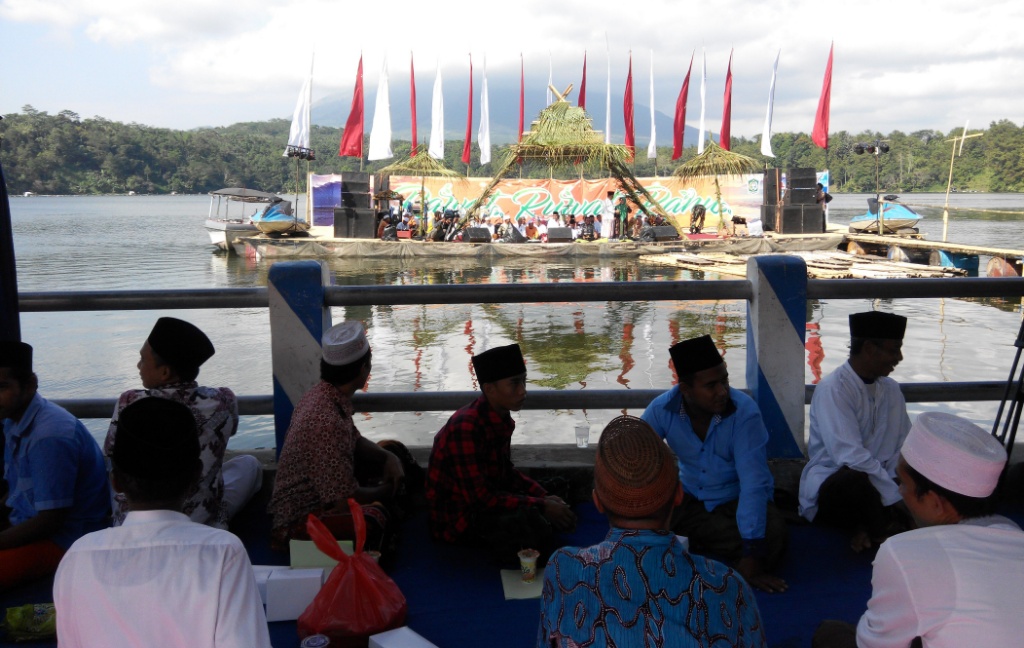 Spektakuler, Bupati As'at Malik Buka Rawat Ruwat Ranu Klakah