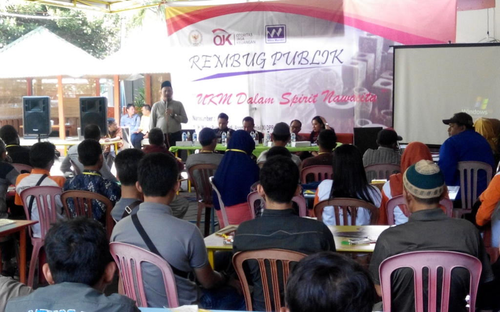 H. M. Nur Purnamasidi saat menggelar rembuk publik bersama OJK