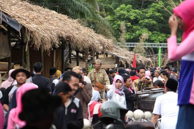 Ribuan pengunjung memadati are Loemadjang Djadoel