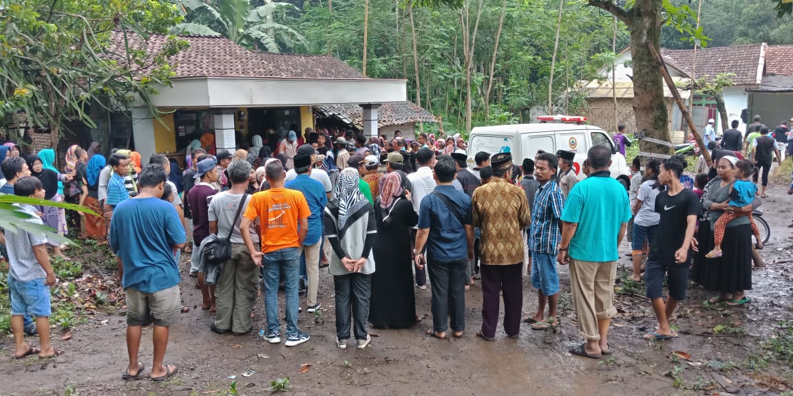 TKI Meninggal di Malaysia Tiba di Lumajang Disambut Isak Tangis