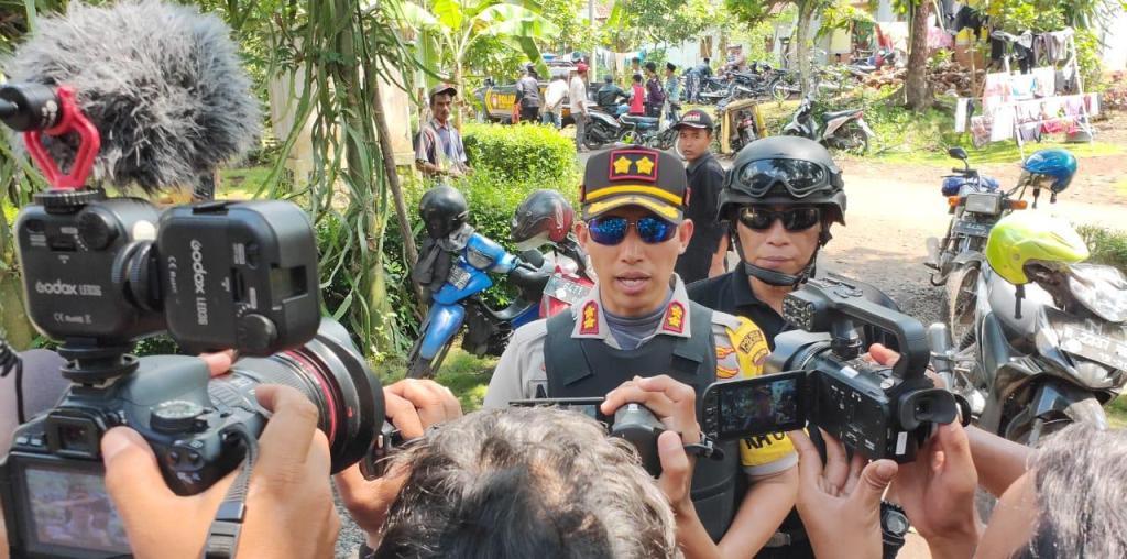 Kapolres Lumajang, AKBP Arsal Sahban dan Hasran Cobra.