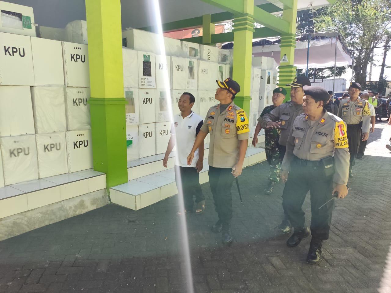 Kapolres Lumajang Perintahkan Kapolsek Nginap di PPK Saat Rekapitulasi Suara