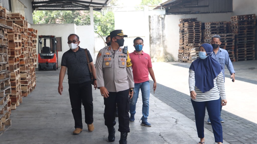 Kapolres Lumajang AKBP Dewa Putu Sidak Gudang Minyak Goreng