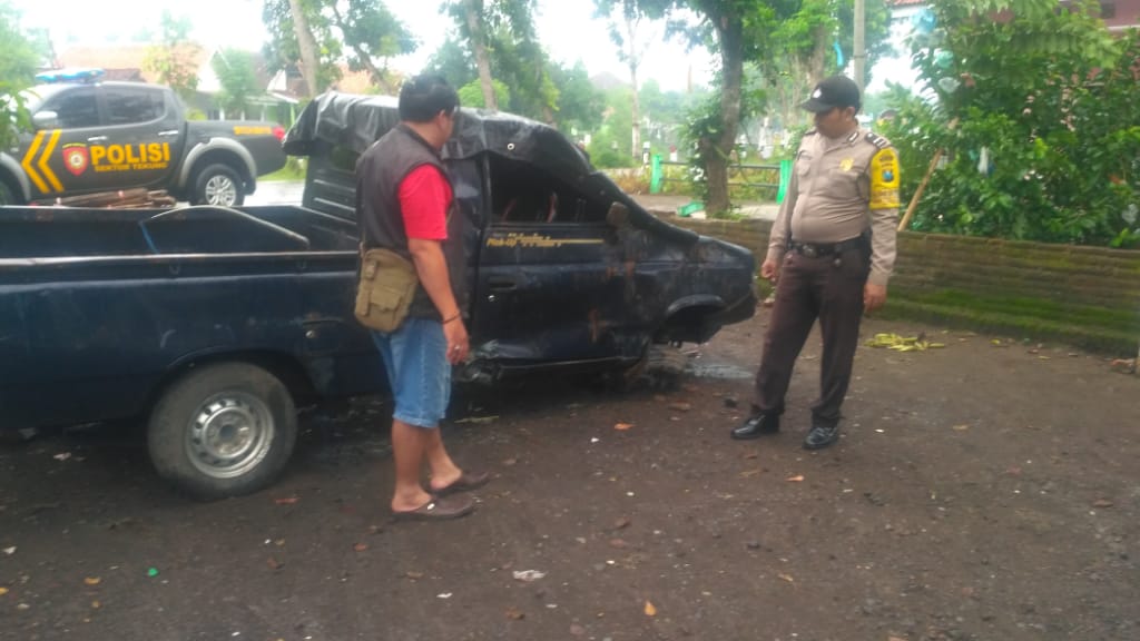 Kecelakaan Polee..! Pick UP Ringsek di Jalan Raya Tekung Lumajang
