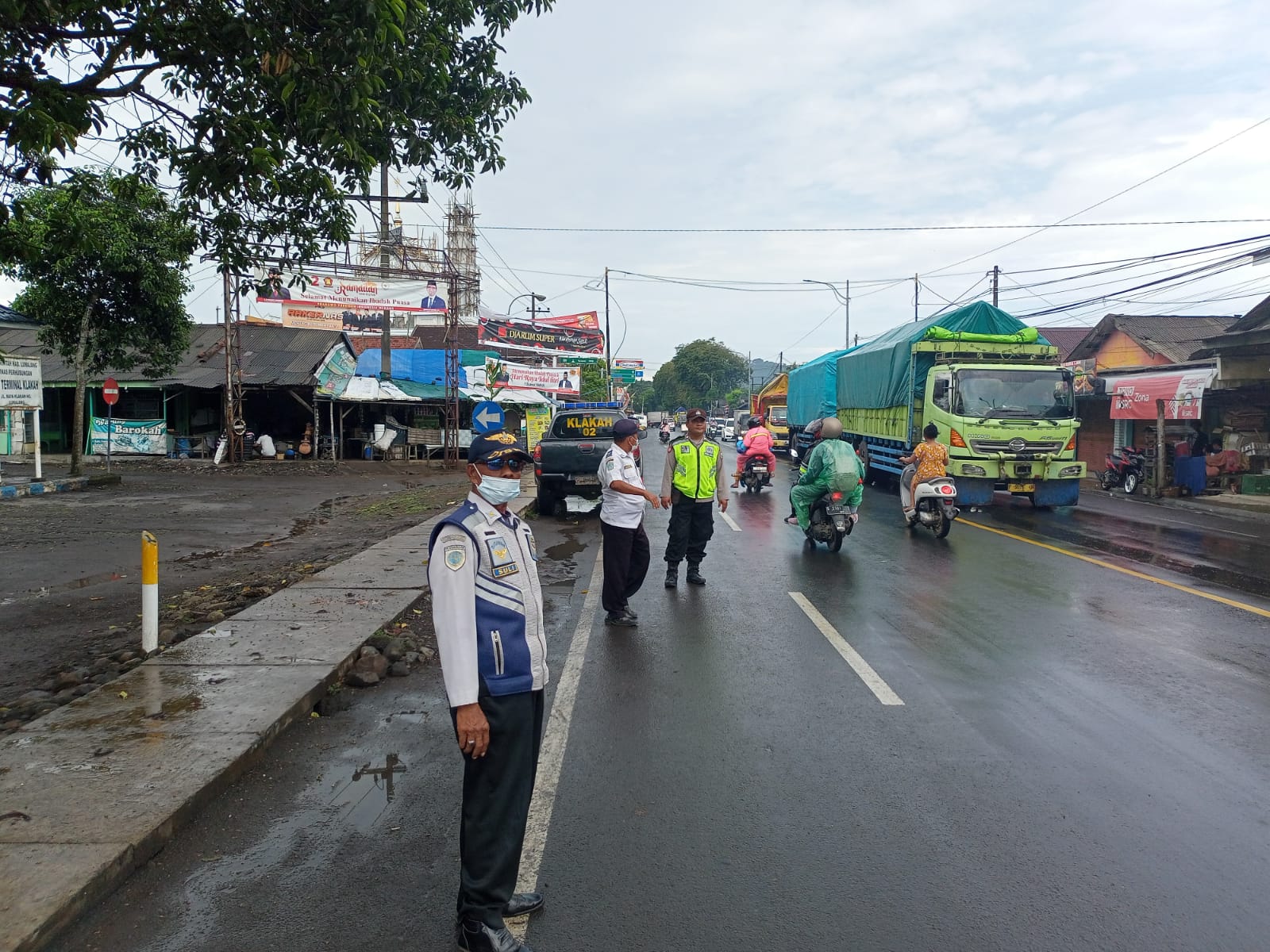 Minimalisir Laka Lantas Polisi Pantau Arus Balik di Jalan Raya Klakah Lumajang