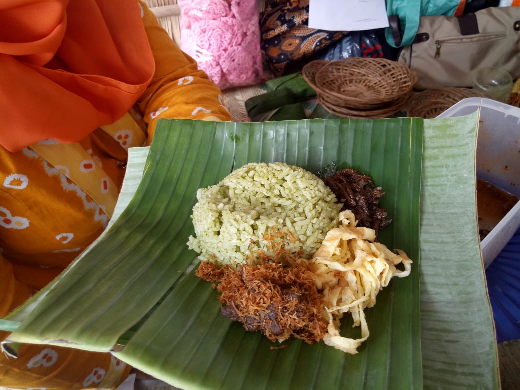 Nasi Gulor dan Sayur Lompong di Stand Kecamatan Gucialit Diburu