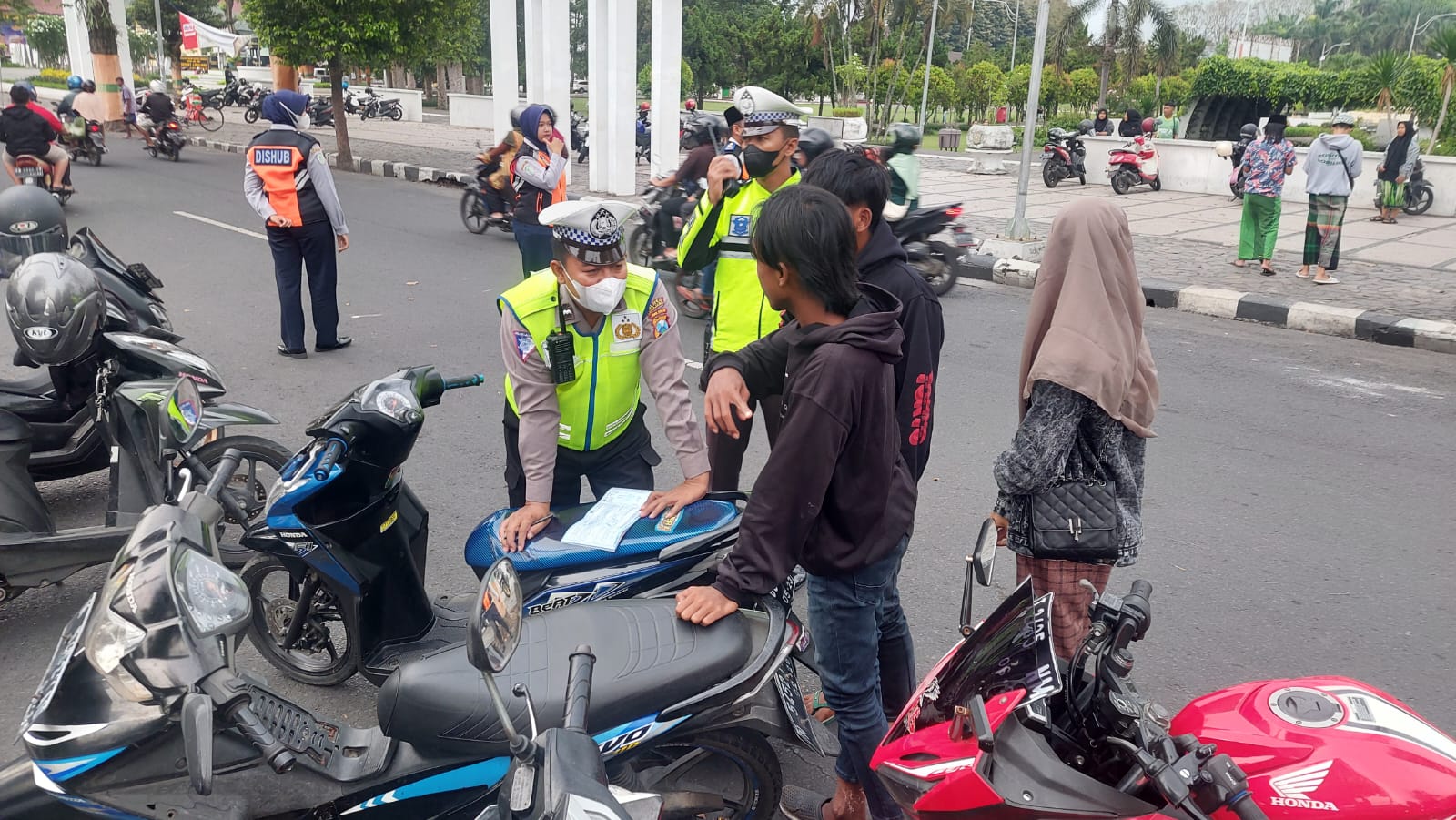 Asyik Ngabuburit, Satlantas Polres Lumajang Amankan Belasan Sepeda Motor Tak Sesuai Standard