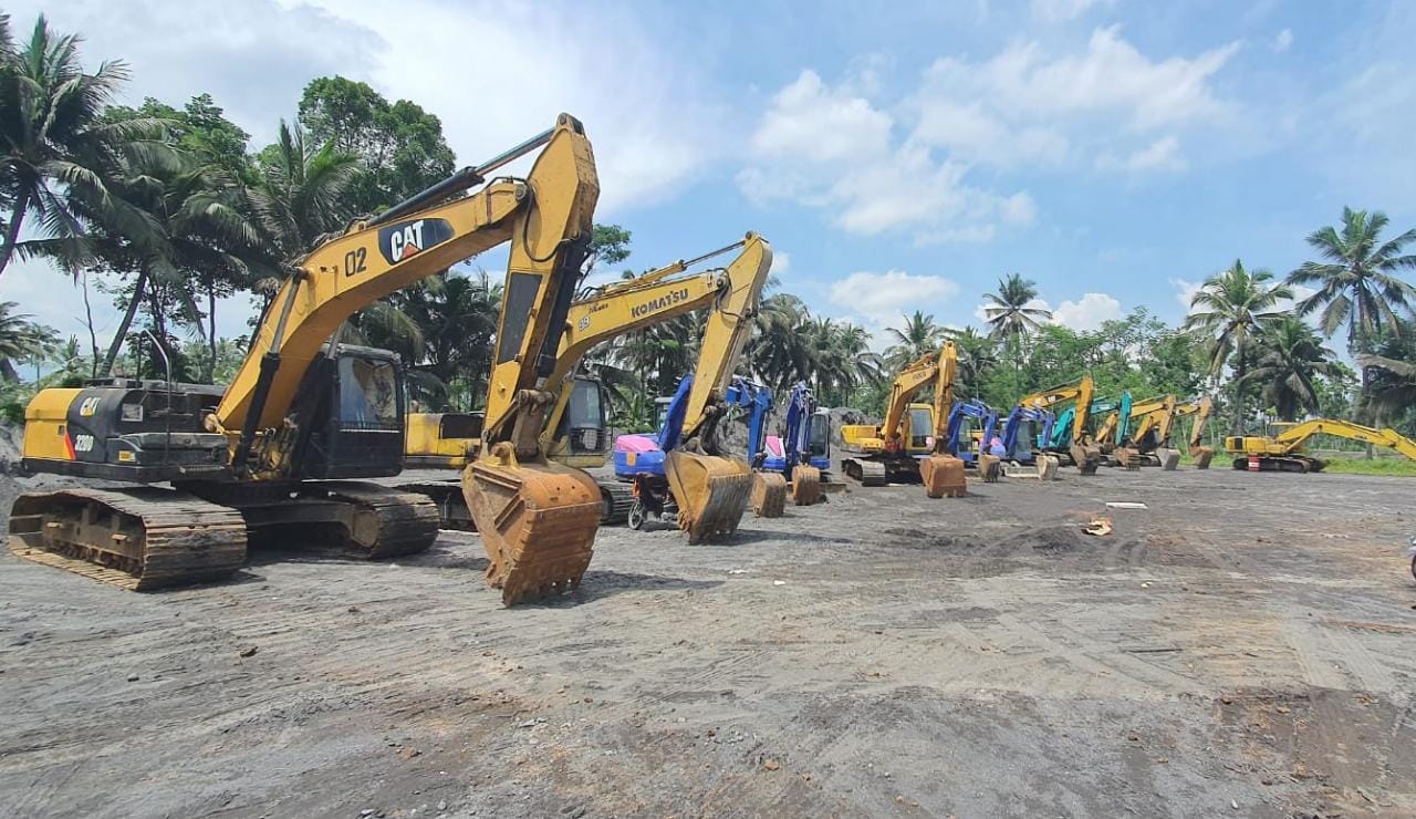 Polda Jatim Turunkan 14 Alat Berat Bantu Evakuasi Korban APG Semeru