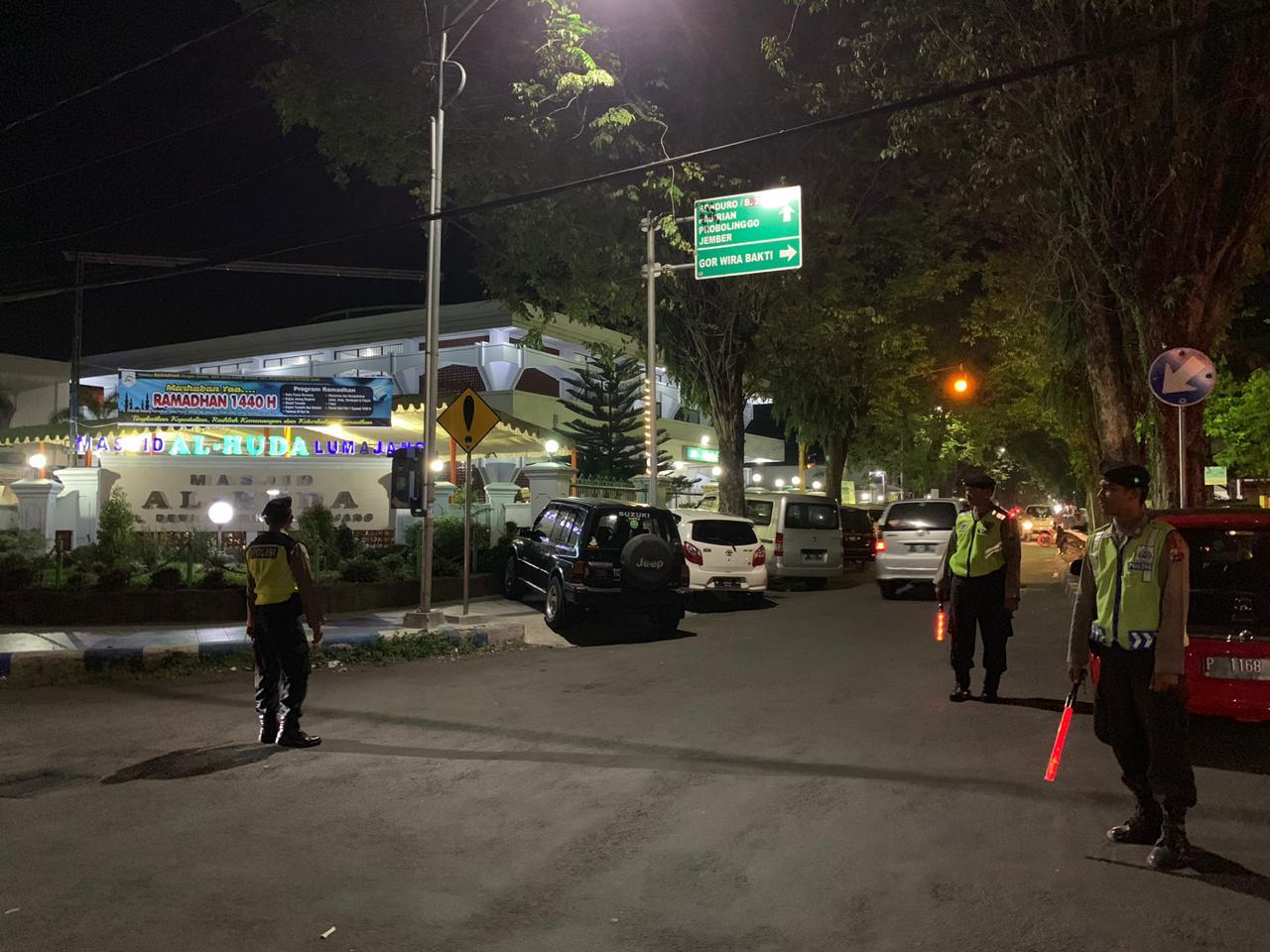 Polres PAM Tarawih di Masjid Al Huda