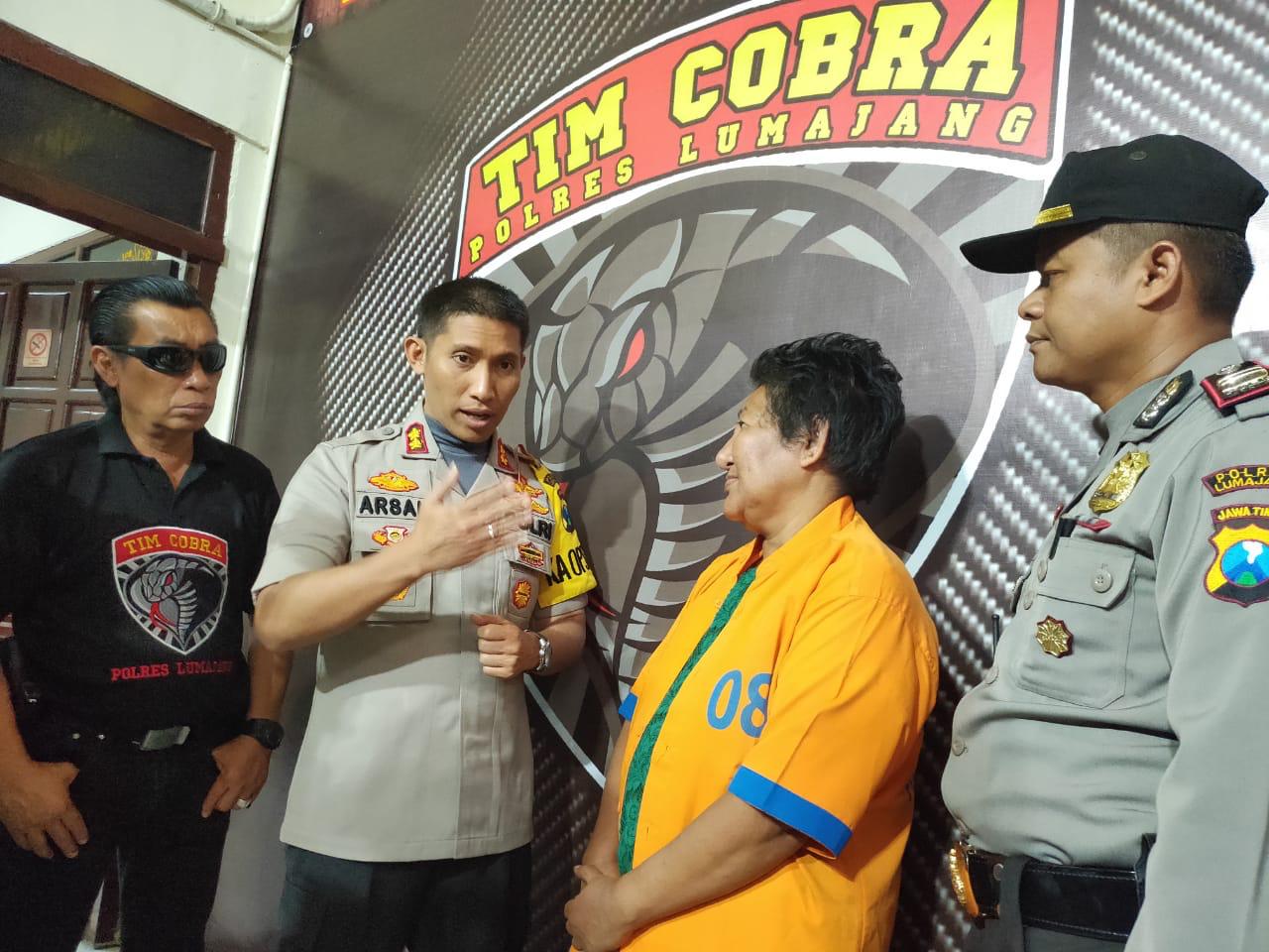 Tipu Tuhan, Retno Ditangkap Warga dan Diserahkan ke Tim Cobra Lumajang