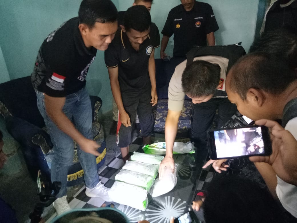 Hanif Dijadikan Kurir Bandar Narkoba Sokobana Madura Melalui Facebook