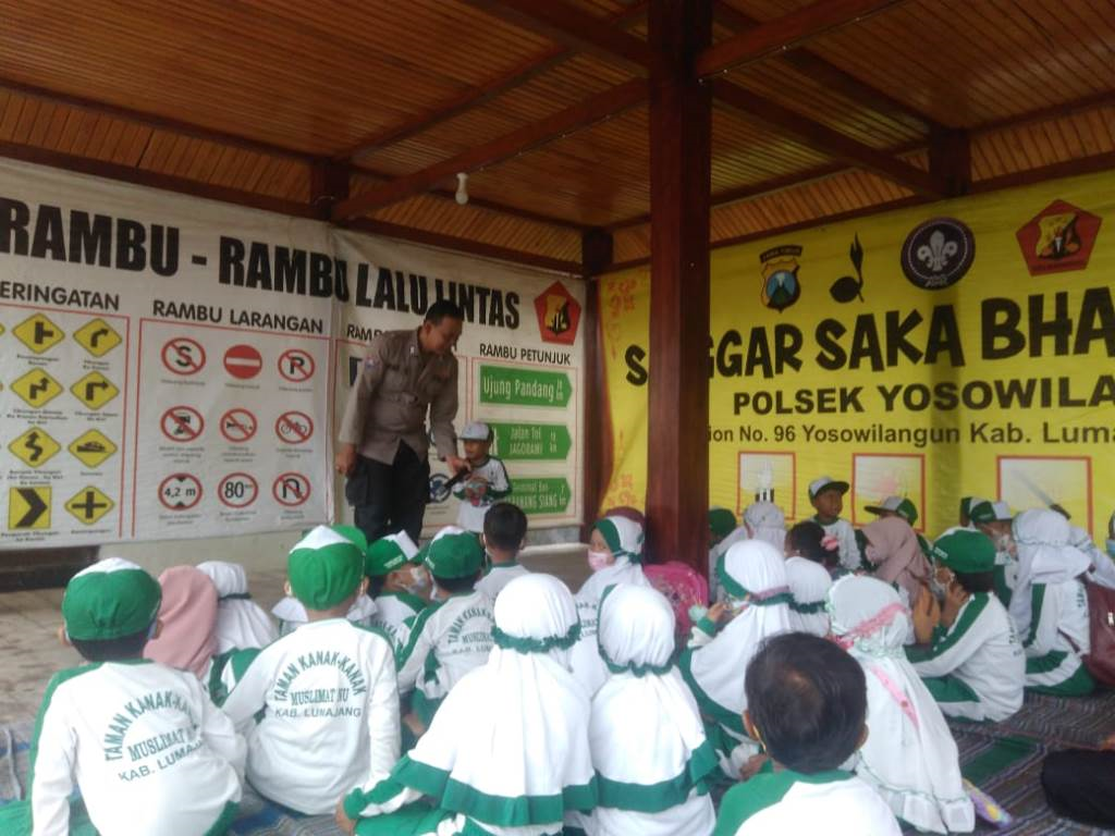 TK Muslimat Wotgalih Kunjungi Mapolsek Yosowilangun