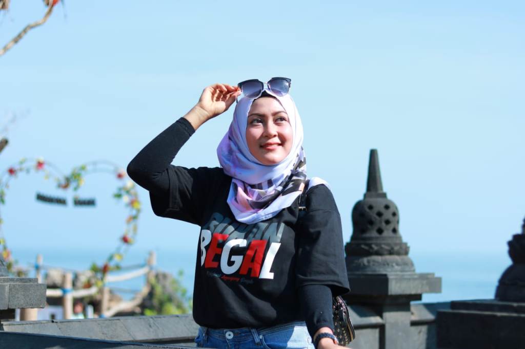 Cewek Cantik Asal Lumajang Pakai Kaos Bukan Begal