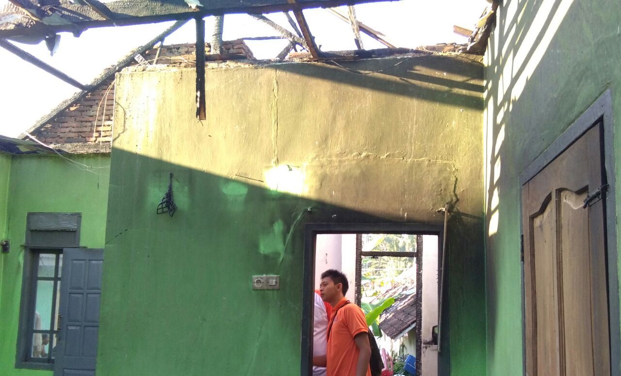 Ditinggal Pergi, Rumah Warga Desa Burno Ludes Dilalap Api