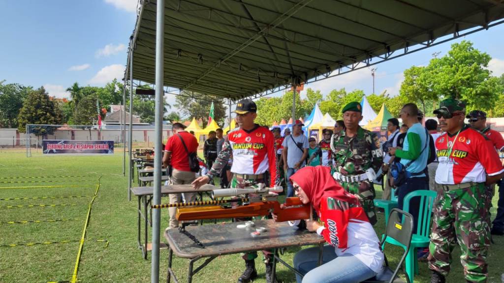 Bunda Indah Apresiasi Lomba Menembak Open Tournament Dandim Cup 0821