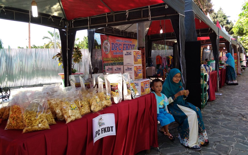 Stand prodak dari FKDT di acara HSN di Alun-alun Lumajang