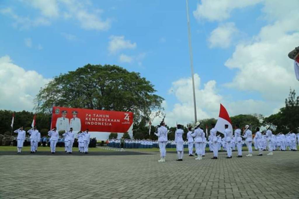Tim Pelatih Deg-degan Saat Pengibaran Bendera HUT RI di Alun-alun Lumajang