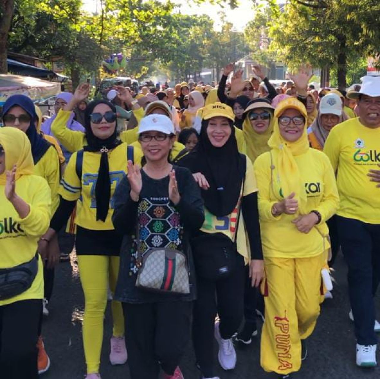 Jalan santai HUT Golkar ke-61 di DPD Lumajang