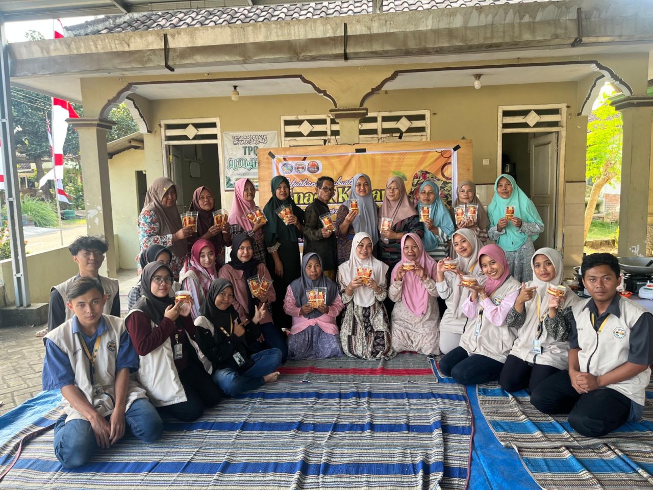 KKN Mahasiswa ITB Widya Gama Lumajang di Desa Petahunan Kecamatan Sumbersuko