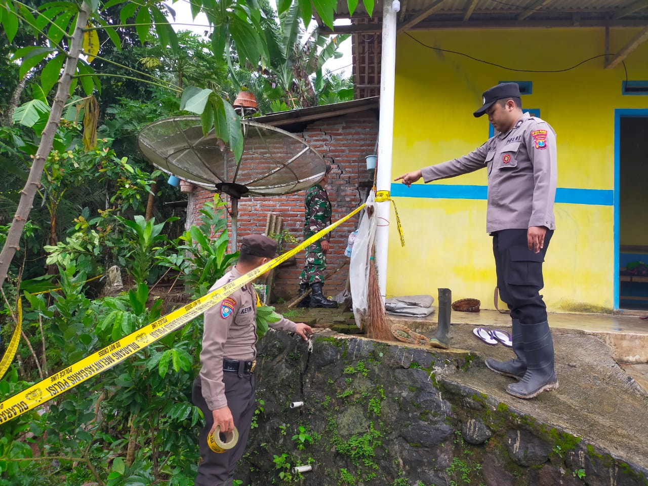 Hujan Deras Picu Tanah Longsor di Pronojiwo Lumajang