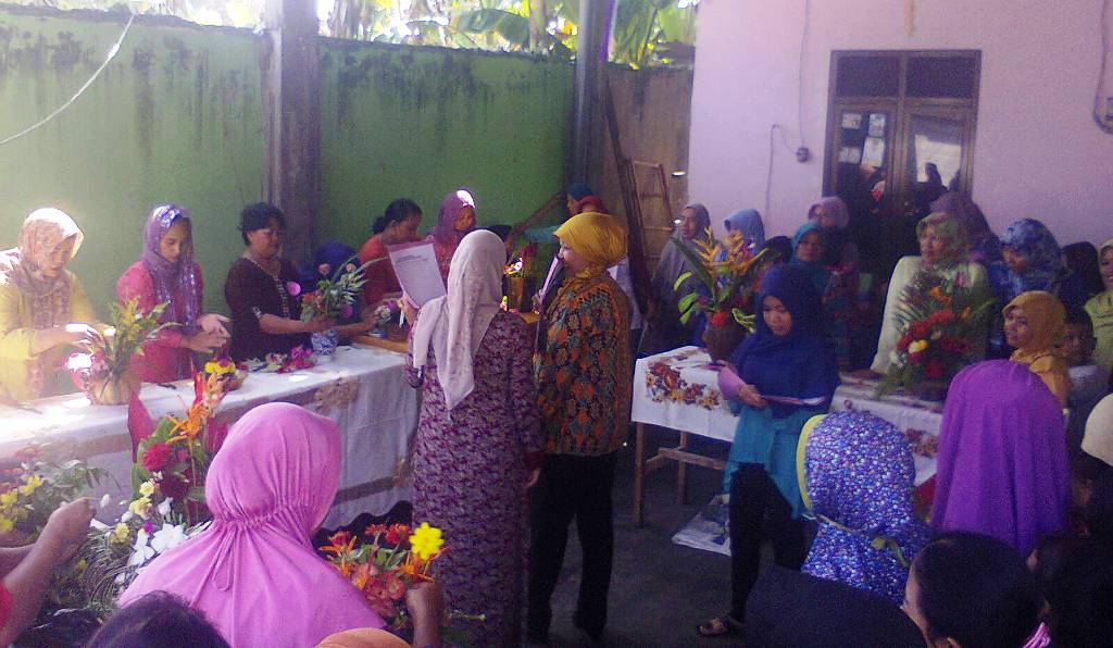 Lomba Rangkai Bunga dan Pasang Jilbab, Ramaikan Peringatan Hari Kartini