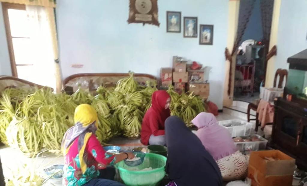 Panjang Ilang, Bungkus Kenduren Yang Mulai Jarang Ditemukan di Hajatan Khitan