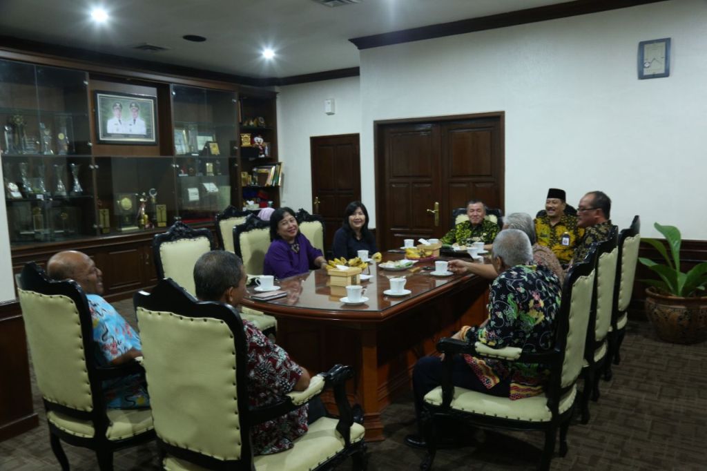 Plt Bupati Lumajang menerima bakorwil dan investor