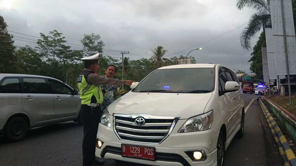 Ops Zebra Semeru Lumajang Jaring Mobil Plat Merah Pakai Lampu Strobo