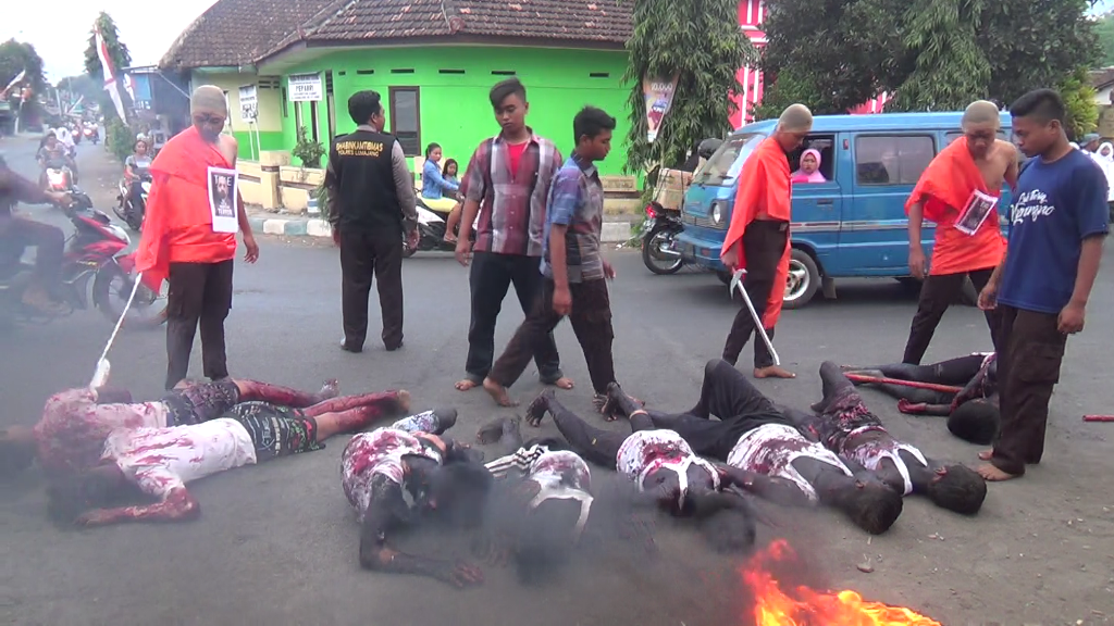 Peduli Tragedi Rohingya, Puluhan Pelajar Wahid Hasyim Kunir Gelar Aksi Teatrikal