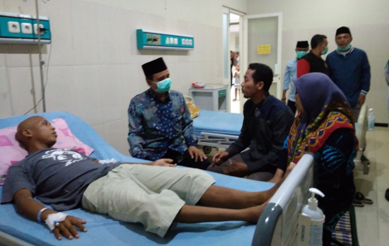 Bupati As'at Jenguk Sutikno, TKI Illegal yang Dibuang di Malaysia