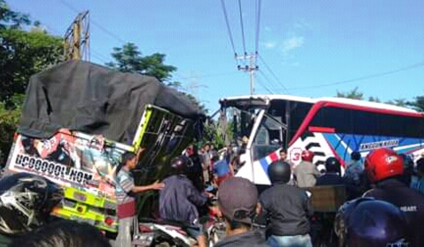 Truck vs Bus Anggun Krida di Probolinggo 2 Warga Lumajang Meninggal