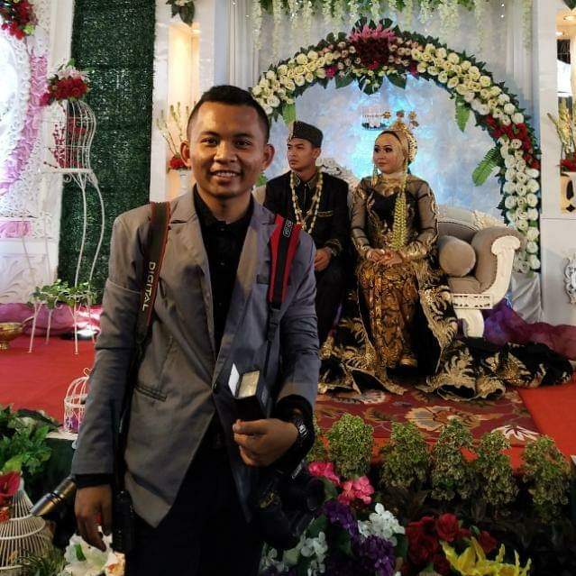 Yanuar Fotografer Kawinan Kini Menikahi Biduan Dangdut yang Dulu Dipotretnya Diam-Diam, So Sweet!